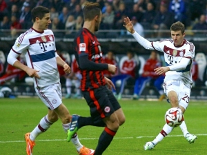 Wolfsburg vyhrál v lize pošesté za sebou a tlačí se na Bayern, ten s Frankfurtem nezaváhal