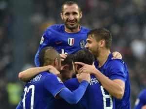 Juventus zesměšnil Parmu, Higuaín zařídil Neapoli tři body a AS Řím nedal šanci Turínu