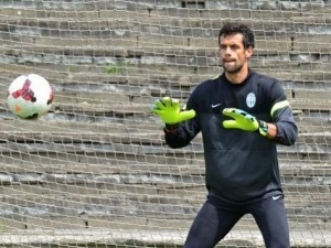 Obránce Novák zamířil na reprezentační sraz z bazénu, gólman Hruška z něj vyrazí do porodnice