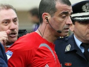 Bývalý rozhodčí Zografos byl v Řecku napaden, liga se zastaví 