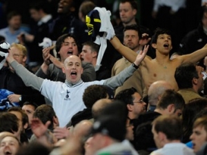 Tottenhamu hrozí kvůli fanouškům na hřišti trest