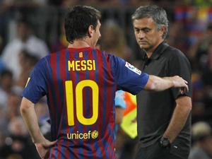 Messi do Chelsea? To pochopitelně pravda není, kroutil hlavou Mourinho