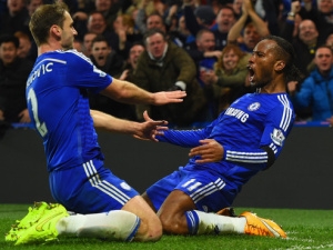 Chelsea kraluje dál – Hazard s Drogbou během 3 minut rozhodli derby se Spurs. Sánchez v závěru vystřelil Arsenalu 3 body
