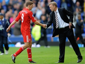 Moyes vzkazuje Gerrardovi: Zavolej mi, jestli budeš chtít hrát ve Španělsku