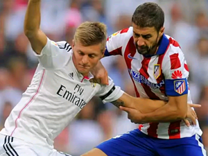 Osmifinále Copa del Rey: Atlético nastoupí v derby proti Realu s Torresem v základu, Barcelona se chystá na Elche