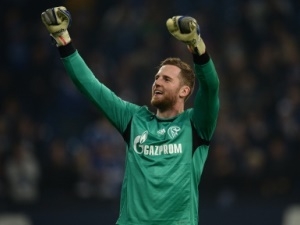 Schalke má problém. Brankář Fährmann si poranil křížový vaz. Pauzírovat bude i opora Dortmundu