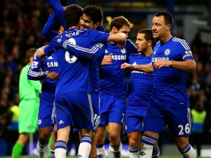 Chelsea se znovu osamostatnila na první příčce, Manchester City pouze remizoval s Evertonem