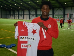 Fotbalová Slavia získala ze Sparty záložníka Deliho