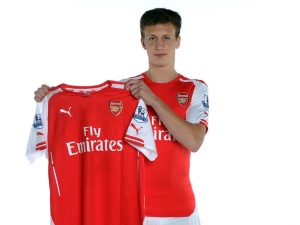 Arsenal získal první lednovou posilu, 17letého Poláka Bielika