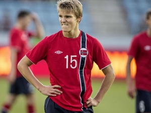 Real spolu s šestnáctiletým Ödegaardem angažoval i jeho otce