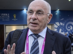 Šéf nizozemského fotbalu Van Praag chce být prezidentem FIFA