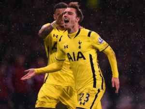 Tottenham ve finále Ligového poháru vyzve Chelsea
