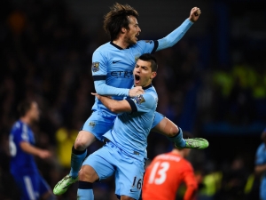 Agüero zařídil City výhru nad Tottenhamem, United utrpěli třetí prohru v řadě, Liverpool s odřenýma ušima porazil Q.P.R.