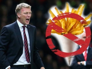 Moyes hráčům United zakázal hranolky, protože měli někteří nadváhu. Zrušil tím tradici