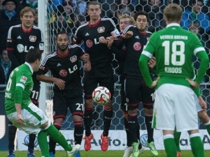 Brémy dál stoupají vzhůru, Frankfurt i bez Kadlece uhrál bod v Augsburgu
