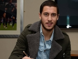 Hazard podepsal s Chelsea novou lukrativní smlouvu až roku 2021