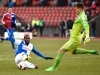Brankář Basileje Vaclík byl po nafilmovaném pádu soupeře vyloučen 