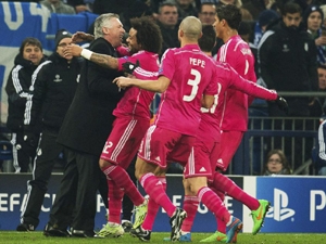 Cristiano už zase střílí góly. Narodil se kvůli tomu, prohlásil Ancelotti po výhře nad Schalke