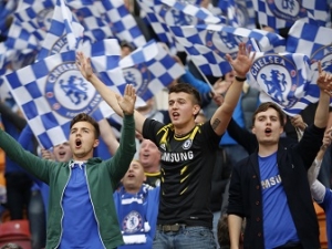 Po rasismu v Paříži nepustí Chelsea na stadion tři fanoušky