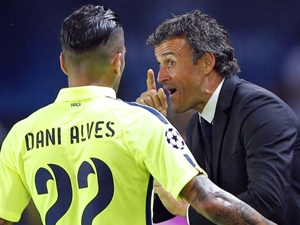 Alvesovi hodně věřím, ale o jeho budoucnosti rozhodne vedení, tvrdí Luis Enrique