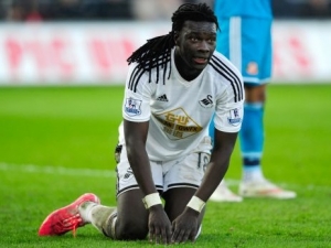 Útočník Swansea Gomis zkolaboval při zápase anglické ligy