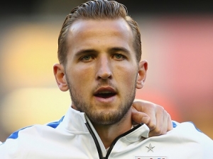 Tottenham nechce pustit mladou hvězdu Kanea na malé Euro do Česka
