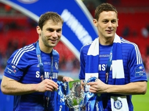 Záložník Chelsea Matič se zranil při oslavách Ligového poháru