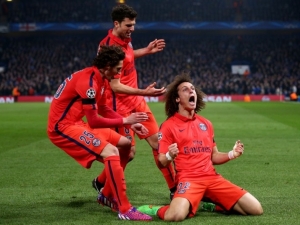 Chelsea v Lize mistrů končí, i bez vyloučeného Ibrahimoviče postupuje PSG, Bayern zničil Šachtar sedmi góly