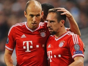 Bayern po demolici Šachtaru přišel o Ribéryho s Robbenem