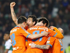 Souboj o třetí místo ve španělské lize pokračuje: Valencia i Atlético pohodlně vyhrály