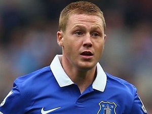 Podepište McCarthyho, radí Carragher Liverpoolu