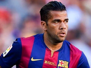 Dani Alves se čím dál tím víc Barceloně vzdaluje