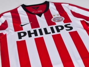 Z dresů fotbalistů Eindhovenu zmizí po 34 letech Philips