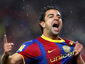 Xavi zůstaň, znělo včera z ochozů barcelonského Camp Nou