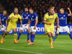 Chelsea s Čechem v brance otočila duel s Leicesterem, a pokud o víkendu porazí Eagles, oslaví titul