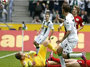 Gladbach porazil v přímém souboji o flek ve skupině LM Leverkusen, Bayern pokračuje ve své výsledkové letargii