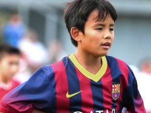 Tokio přetáhlo Barceloně třináctiletého 