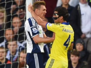 Berahino a spol. sestřelili Chelsea, Fábregas se nechal nesmyslně a hodně kuriózně vyloučit