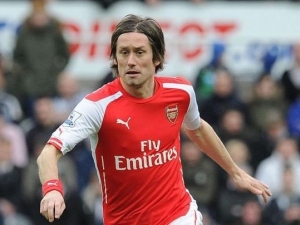 Rosický zůstane další rok v Arsenalu, který na něj uplatnil opci 