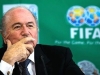 Skandálem zmítaná FIFA bude dnes volit předsedu