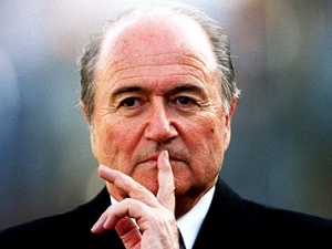 Podle europoslanců by měl Blatter z čela FIFA odejít okamžitě