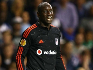 Bývalý útočník Chelsea Demba Ba přestoupil do Šanghaje Šen-chua