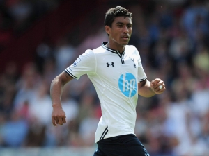 Paulinho odchází z Tottenhamu za Scolarim do Číny