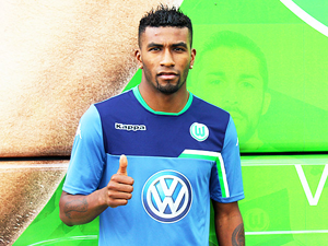 Wolfsburg získal peruánského obránce Carlose Ascuese