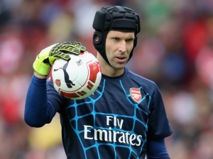 Čech i druhý start za Arsenal zakončil výhrou a trofejí
