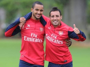 Arsenal prodloužil s Walcottem a Cazorlou