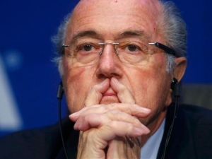 Odstupující šéf FIFA Blatter se vzdal členství v MOV