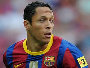 Adriano byl na odchodu z Barçy, teď mu chce klub vylepšit podmínky