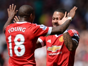 Chelsea hned v prvním kole Premier League ztratila body, Manchester United porazil Tottenham