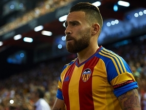 Nicolas Otamendi nakonec míří do Manchesteru, ovšem k Citizens